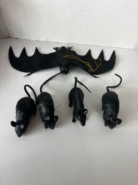 Halloween Rat and Bat Prop Prank Figures Lot of 5. 3 squeaky rats